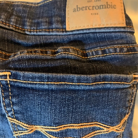 ⭐️Abercrombie kids Skinny Jeans - Picture 3 of 6